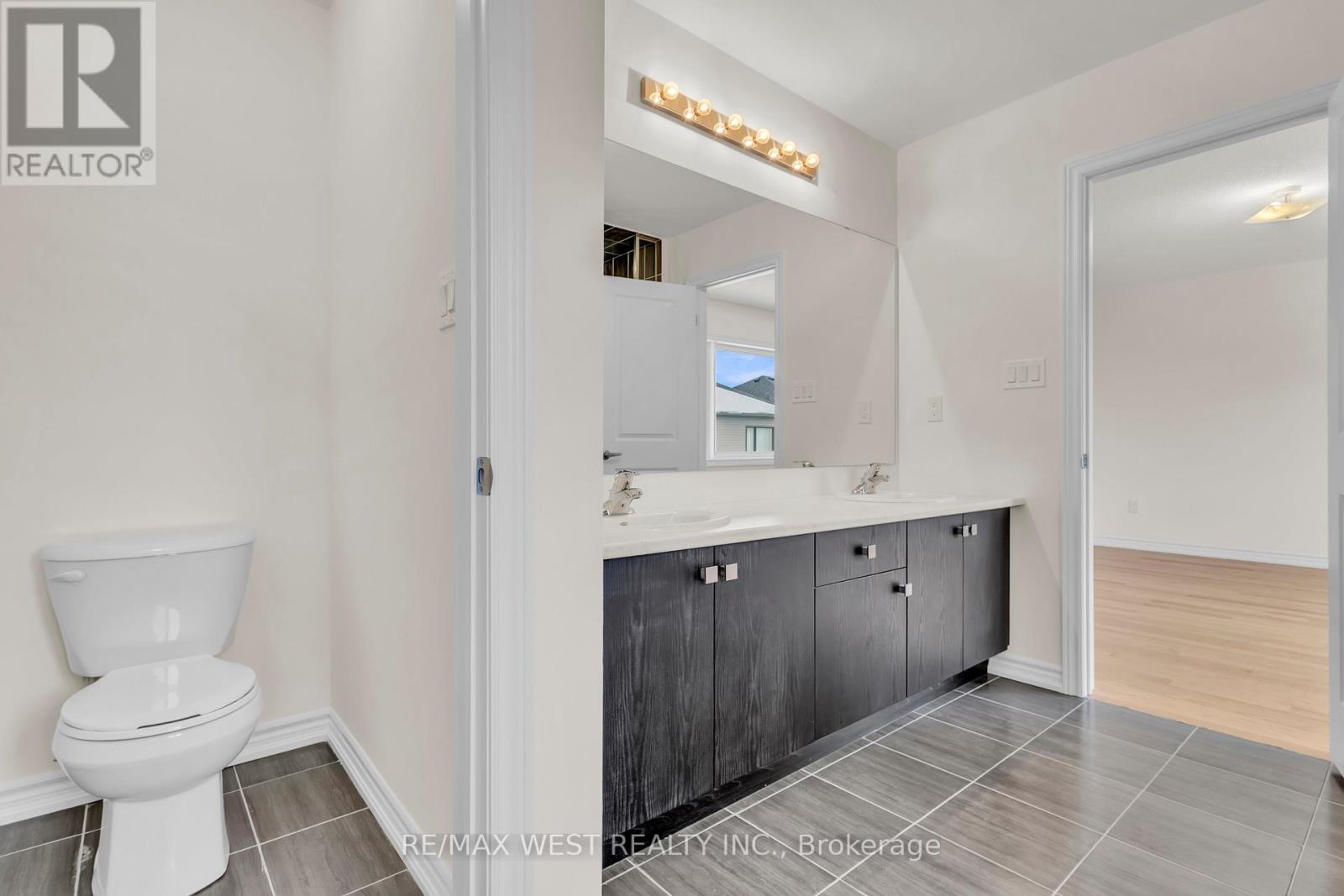 195 Terry Fox Drive, Barrie, Ontario  L9J 0C4 - Photo 24 - S12646896