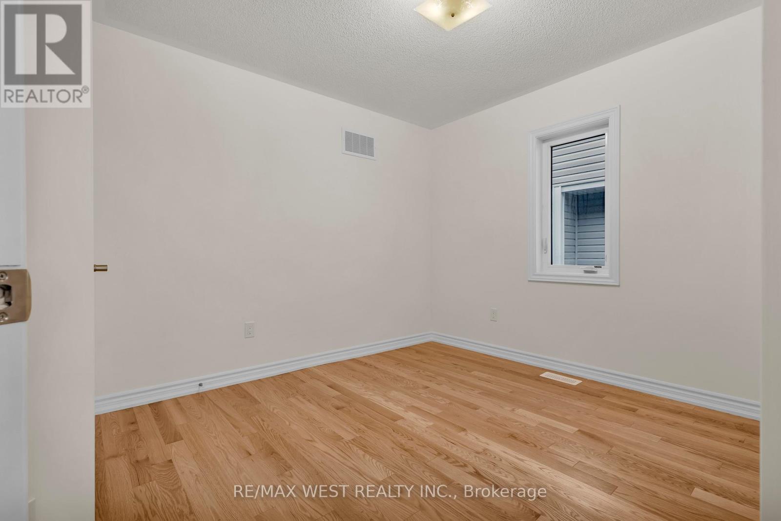 195 Terry Fox Drive, Barrie, Ontario  L9J 0C4 - Photo 28 - S12646896