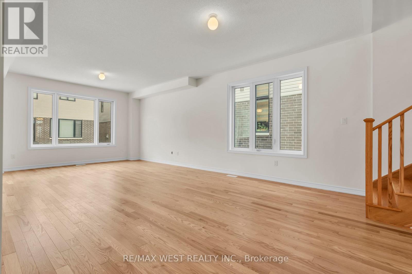 195 Terry Fox Drive, Barrie, Ontario  L9J 0C4 - Photo 3 - S12646896