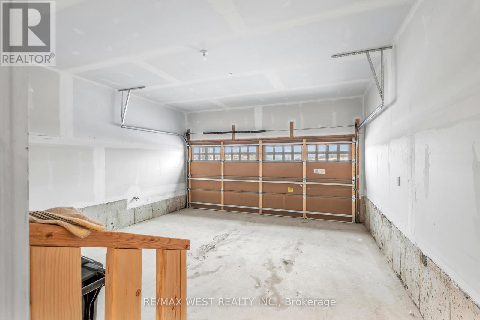 195 Terry Fox Drive, Barrie, Ontario  L9J 0C4 - Photo 31 - S12646896