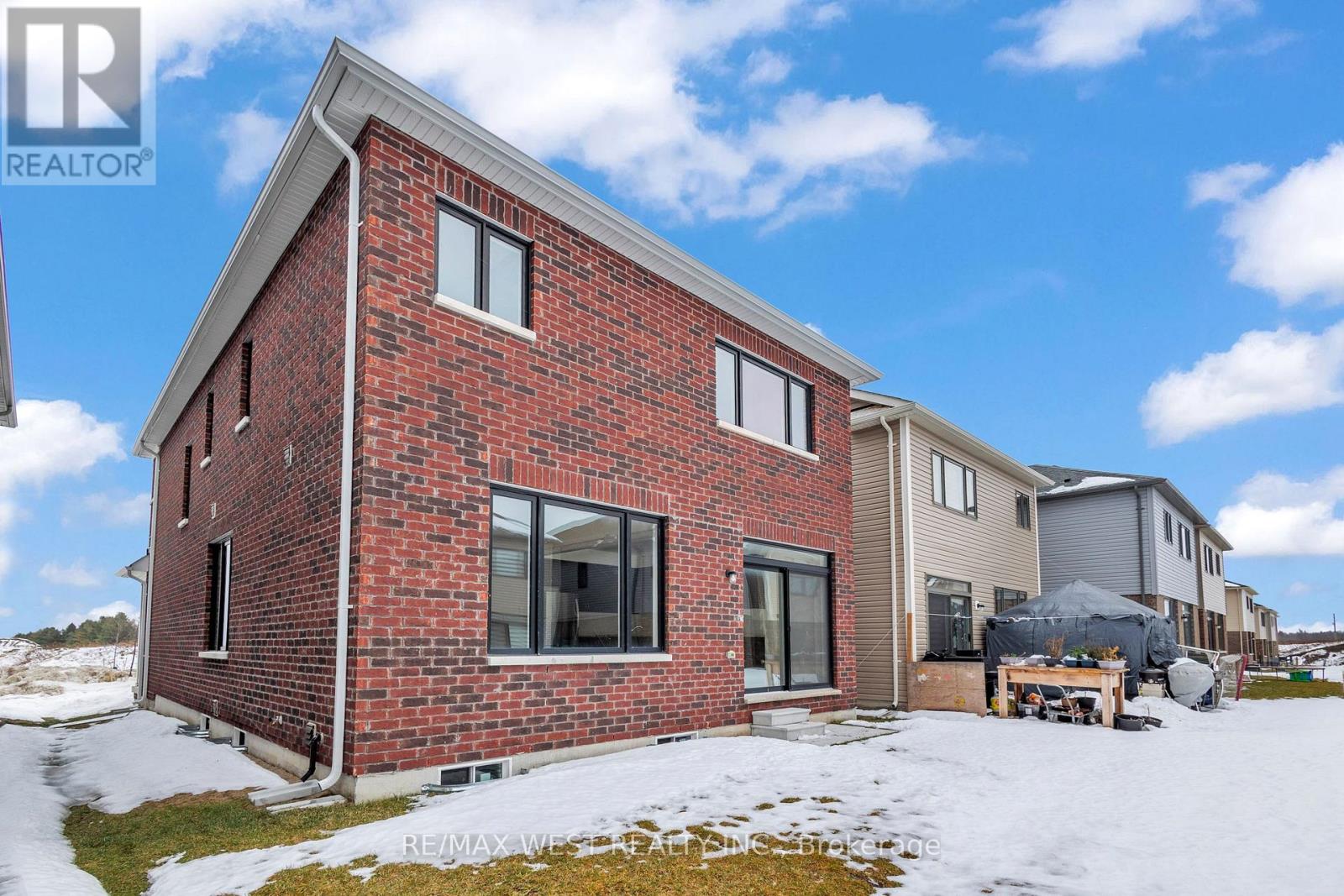 195 Terry Fox Drive, Barrie, Ontario  L9J 0C4 - Photo 32 - S12646896