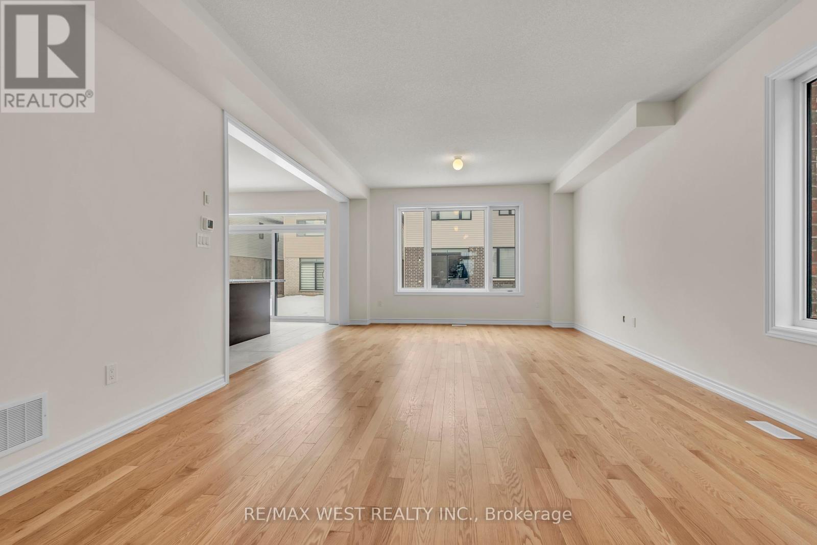 195 Terry Fox Drive, Barrie, Ontario  L9J 0C4 - Photo 4 - S12646896