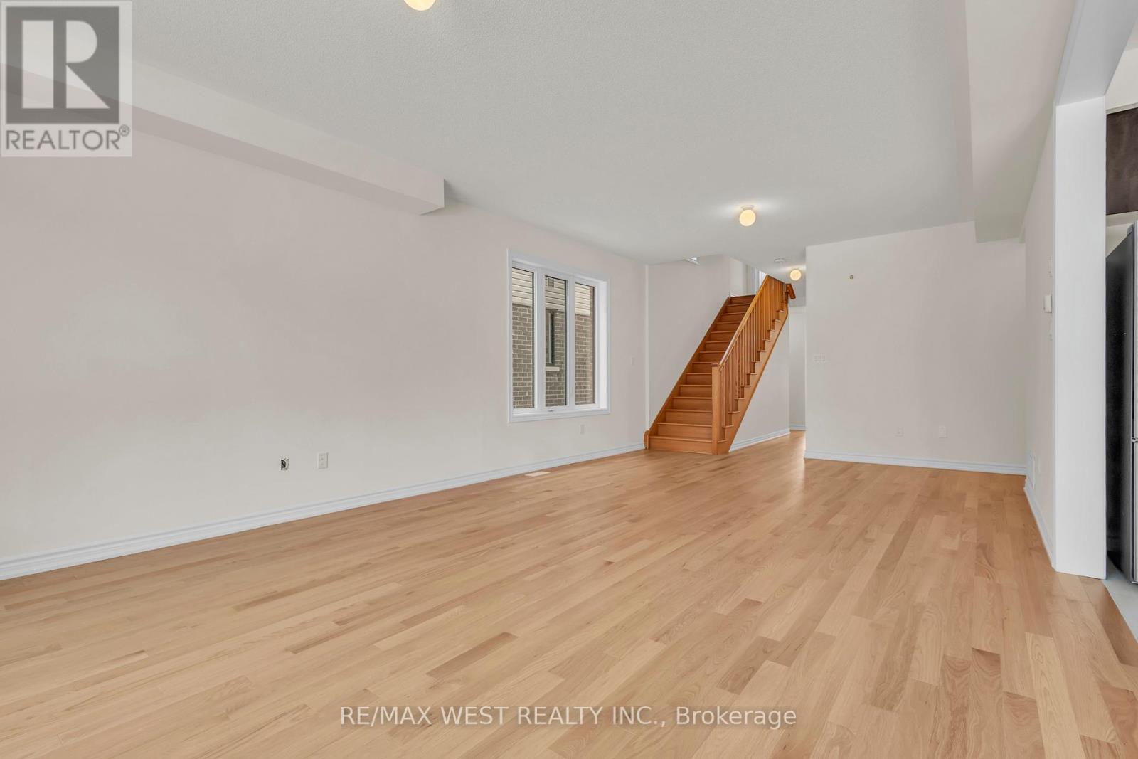 195 Terry Fox Drive, Barrie, Ontario  L9J 0C4 - Photo 6 - S12646896