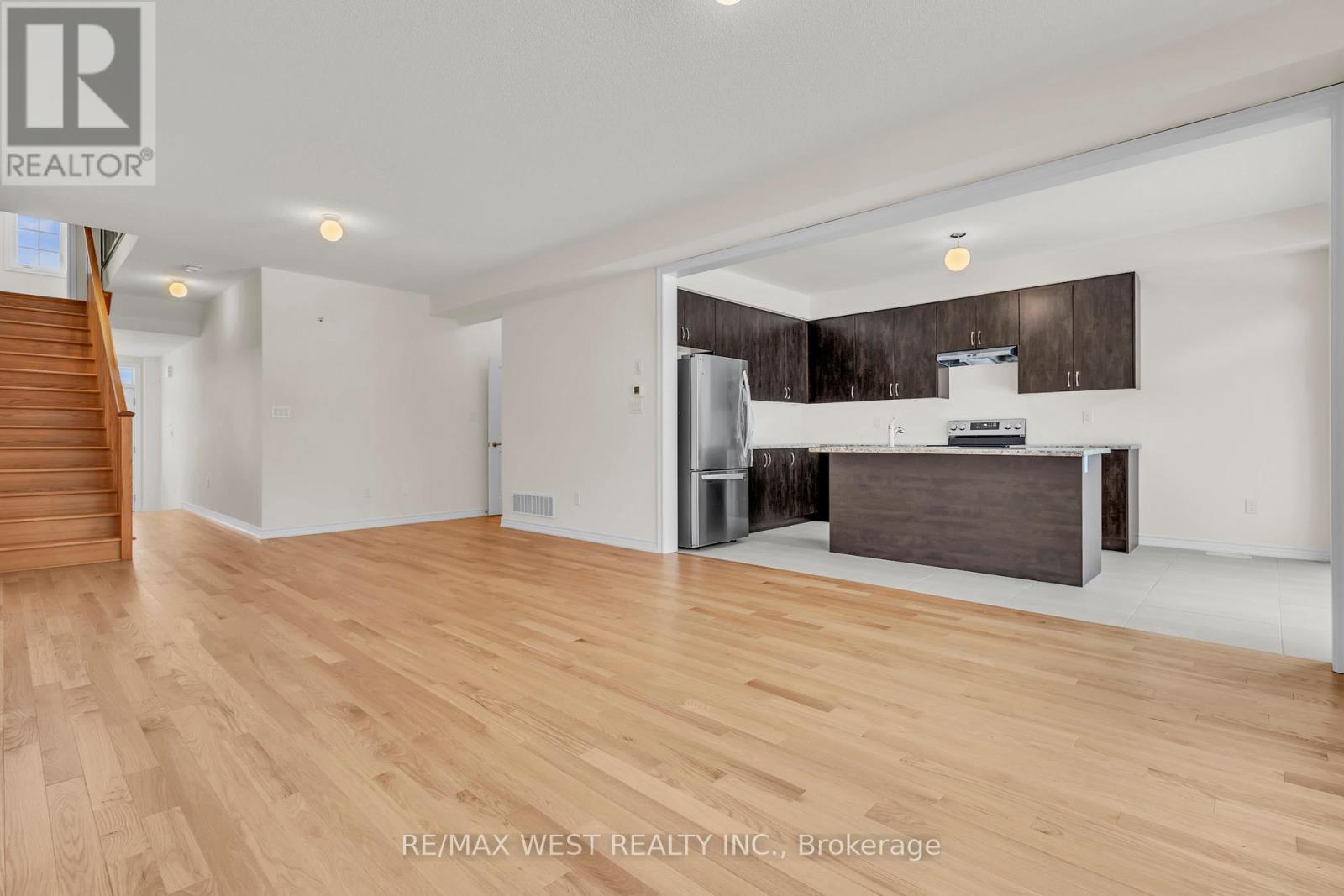 195 Terry Fox Drive, Barrie, Ontario  L9J 0C4 - Photo 7 - S12646896