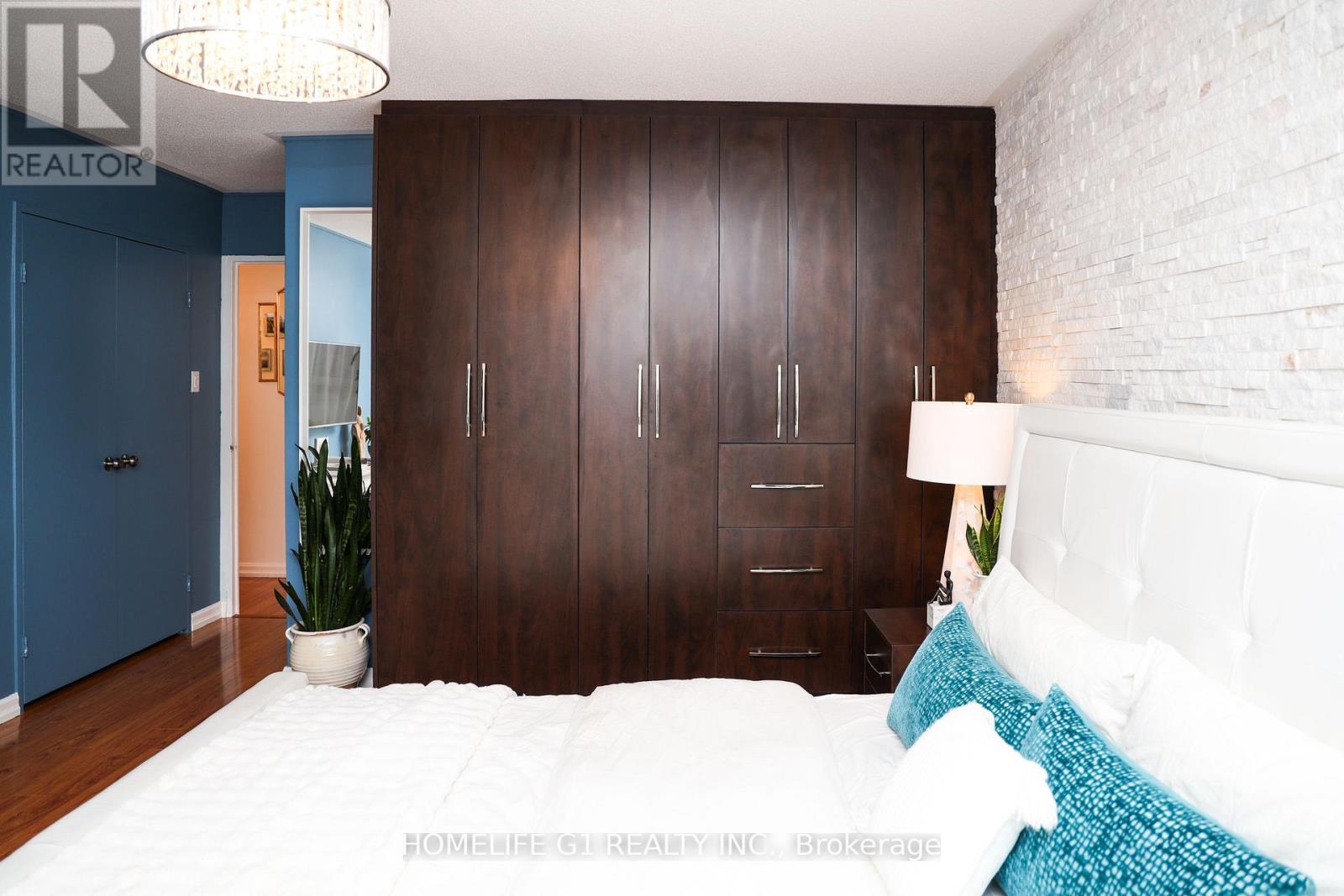 1203 - 44 Longbourne Drive, Toronto, Ontario  M9R 2M7 - Photo 21 - W12646880