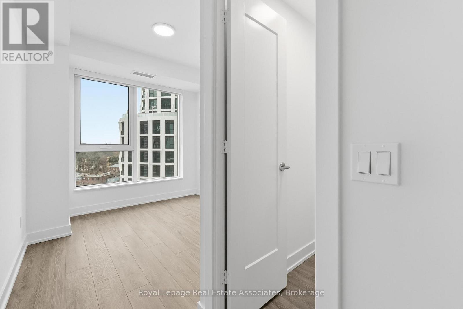 1209 - 60 Central Park Roadway, Toronto, Ontario  M9A 3K1 - Photo 10 - W12646894