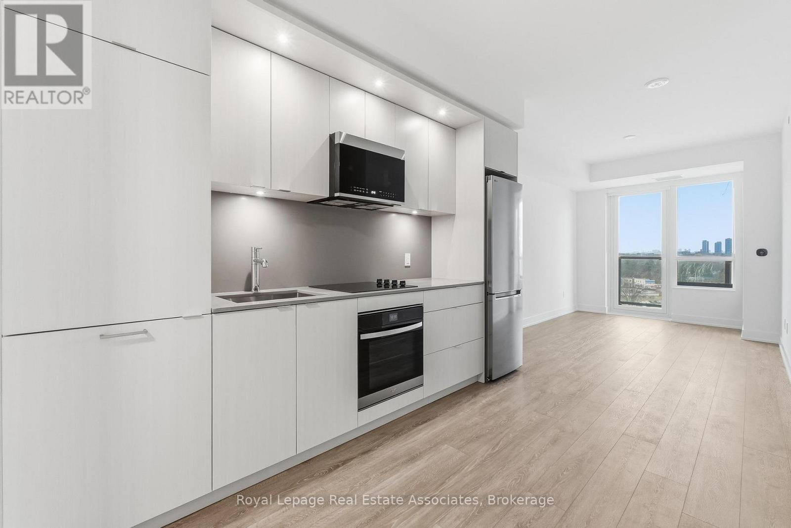 1209 - 60 Central Park Roadway, Toronto, Ontario  M9A 3K1 - Photo 2 - W12646894