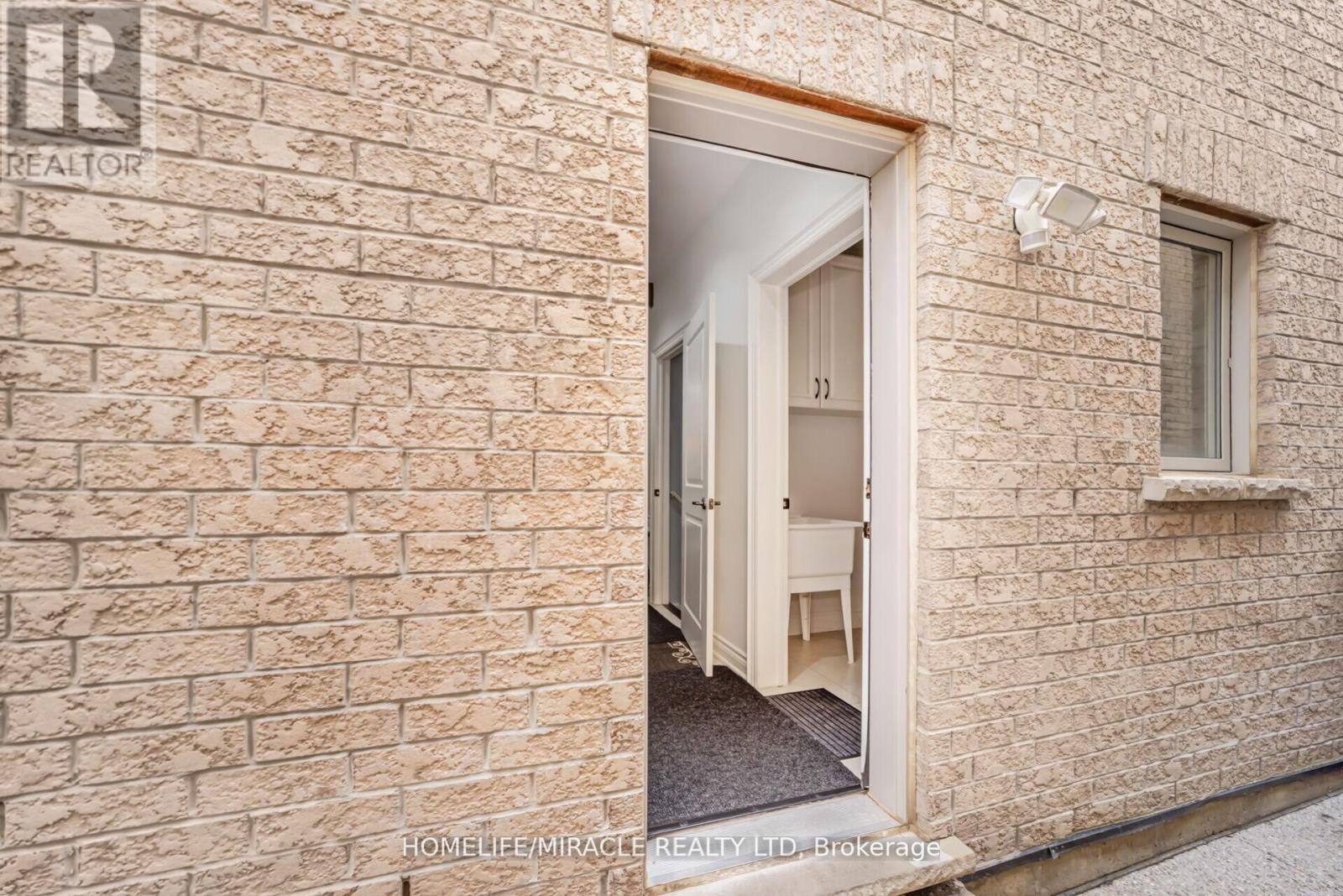 10 Kenora Street, Brampton, Ontario  L6X 5N8 - Photo 37 - W12646900