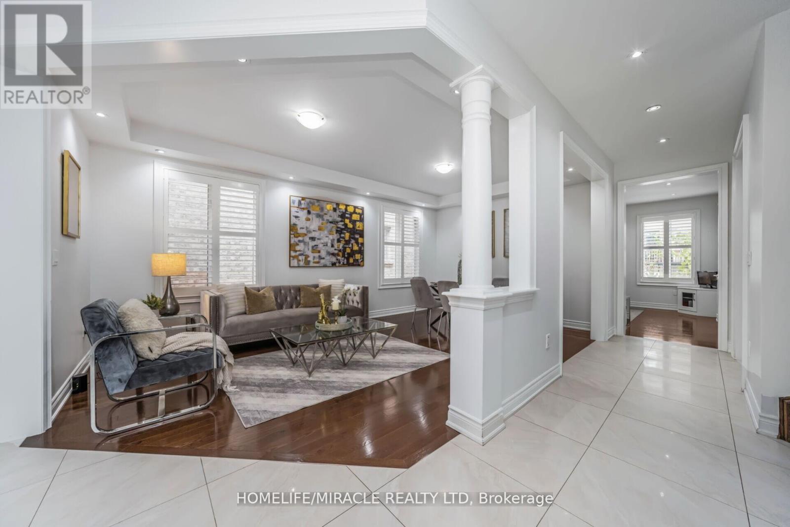 10 Kenora Street, Brampton, Ontario  L6X 5N8 - Photo 7 - W12646900