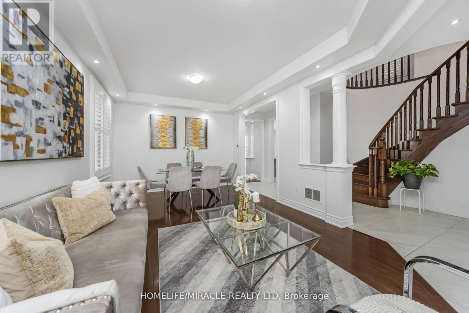 10 Kenora Street, Brampton, Ontario  L6X 5N8 - Photo 9 - W12646900