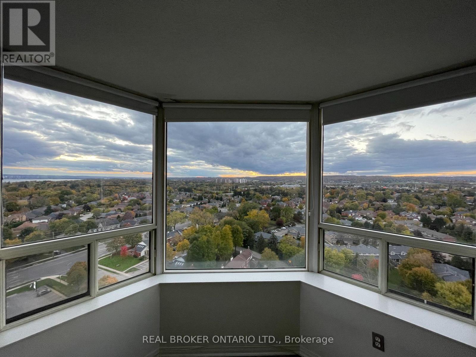 1914 - 1270 Maple Crossing Boulevard, Burlington, Ontario  L7S 2J3 - Photo 32 - W12646912