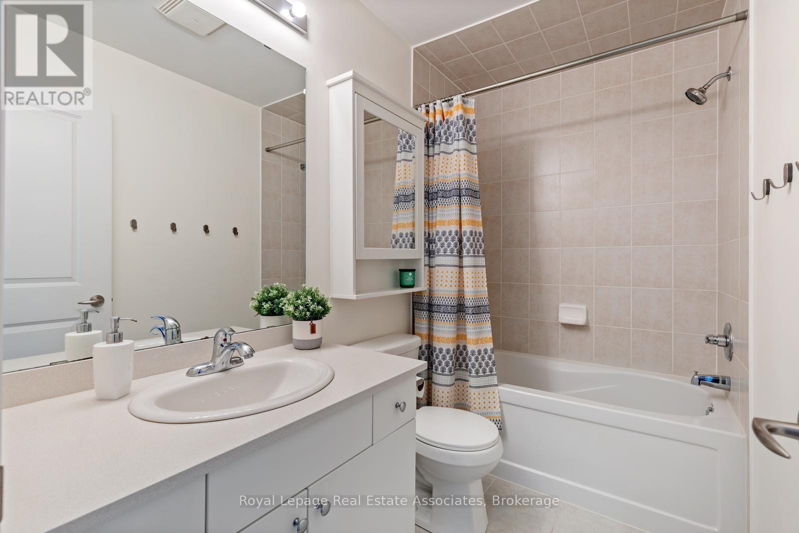 300 - 1437 Lakeshore Road E, Mississauga, Ontario  L5E 0A2 - Photo 15 - W12646936