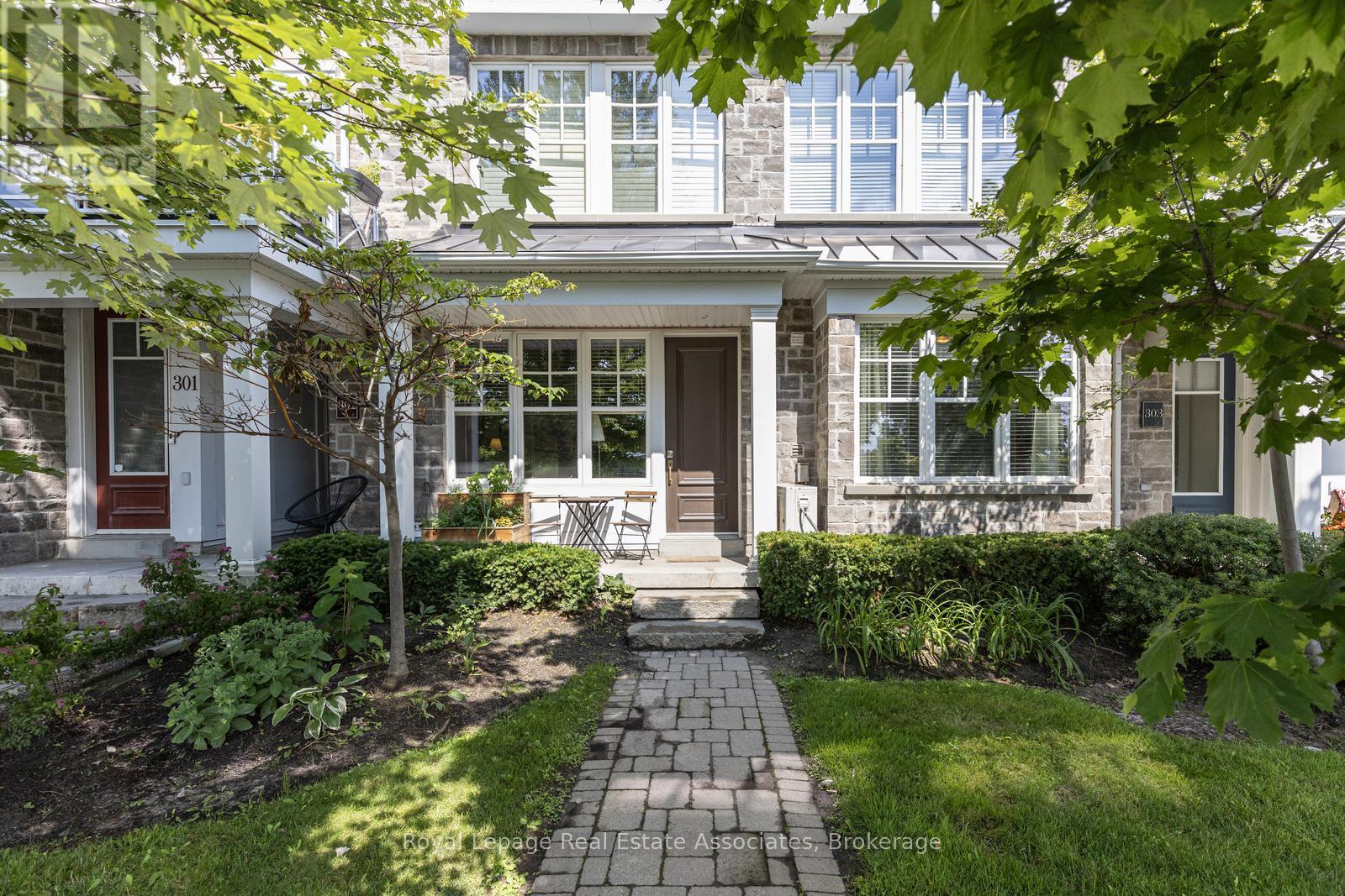 300 - 1437 Lakeshore Road E, Mississauga, Ontario  L5E 0A2 - Photo 2 - W12646936