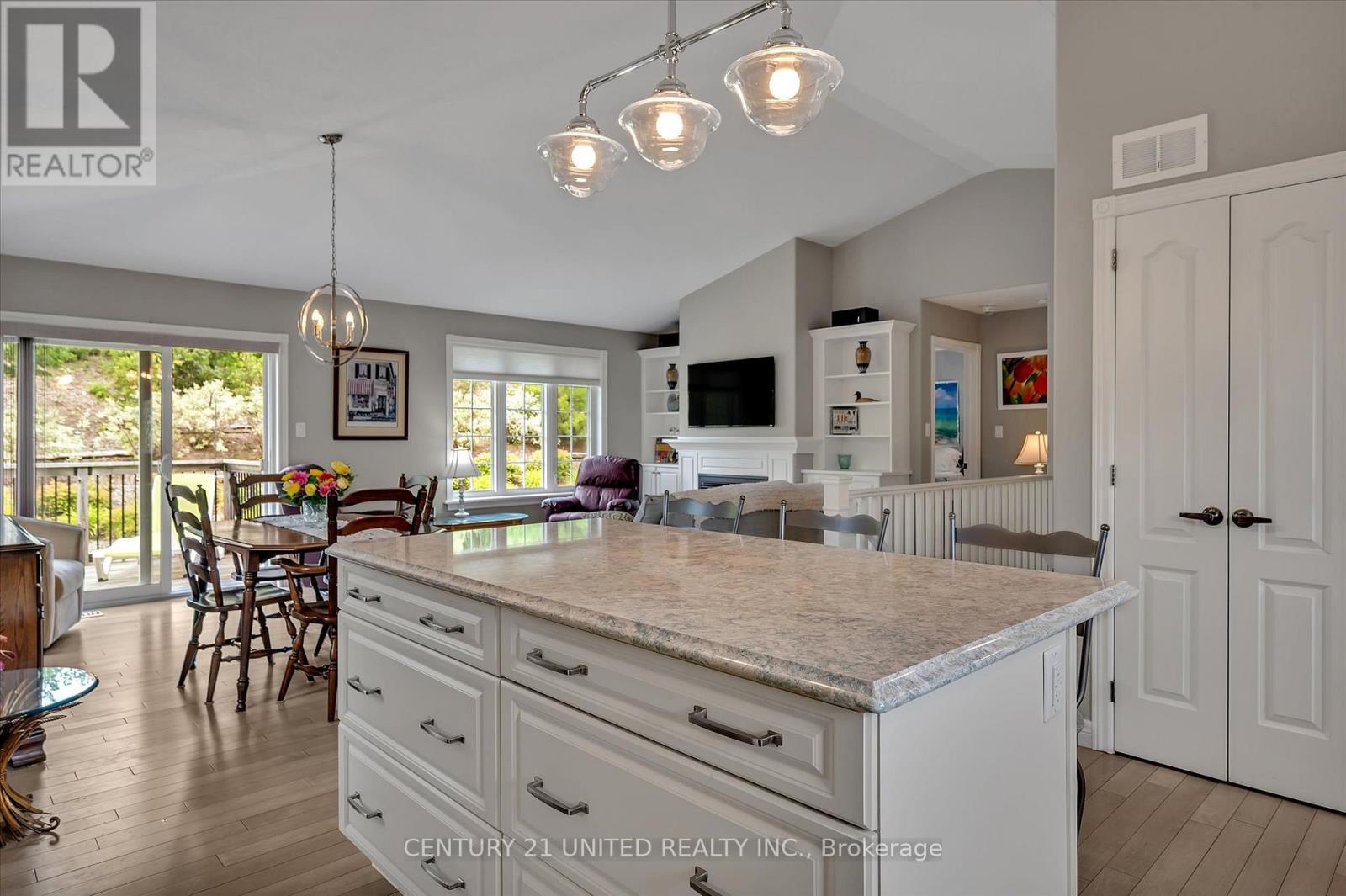 194 - 301 Carnegie Avenue, Peterborough, Ontario  K9L 0G1 - Photo 11 - X12424601