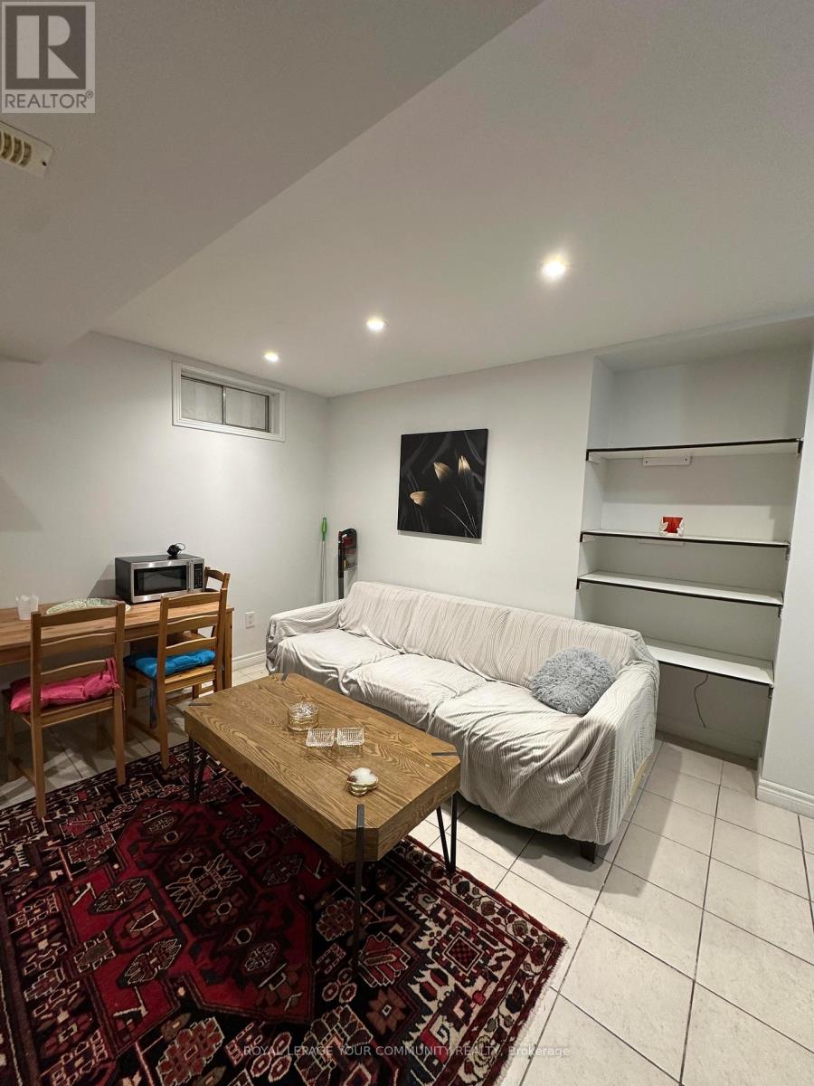 82 Valhalla Court, Aurora, Ontario  L4G 5W5 - Photo 11 - N12643522