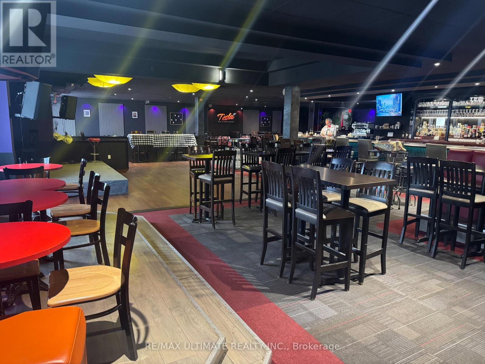 6 - 385 THE WEST MALL, Toronto, Ontario