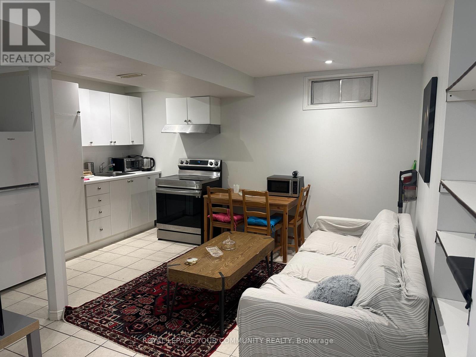 82 Valhalla Court, Aurora, Ontario  L4G 5W5 - Photo 5 - N12643522