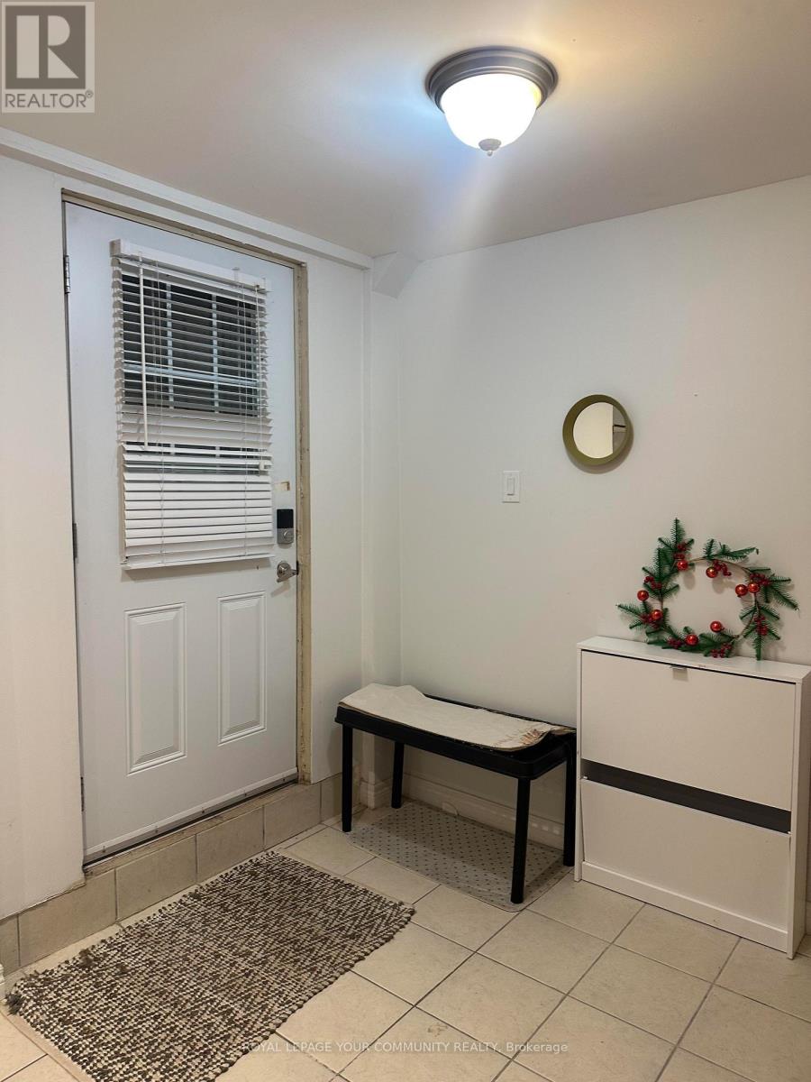 82 Valhalla Court, Aurora, Ontario  L4G 5W5 - Photo 8 - N12643522