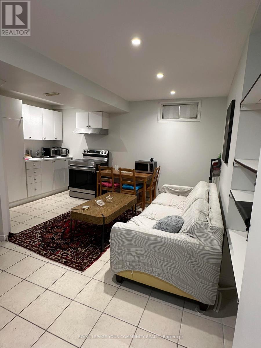 82 VALHALLA COURT, Aurora, Ontario