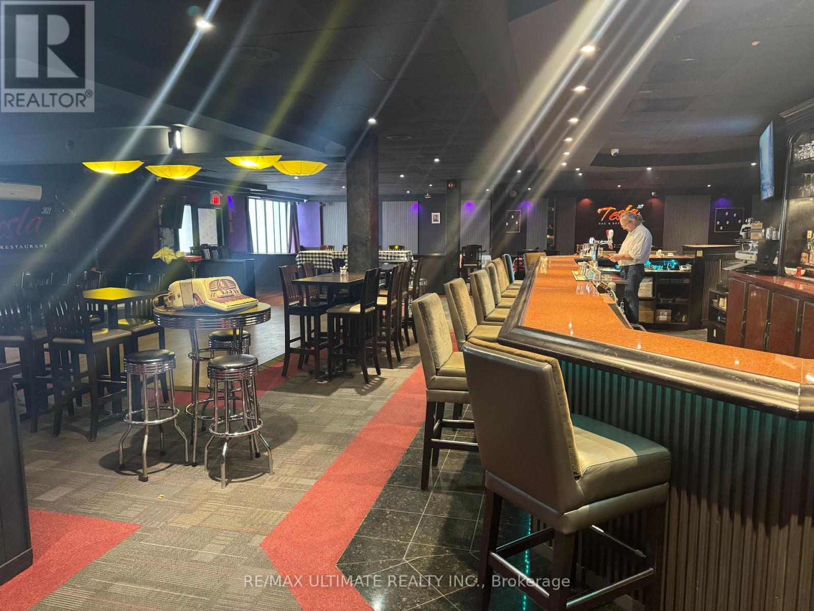 6 - 385 The West Mall, Toronto, Ontario  M9C 1E7 - Photo 4 - W12646032