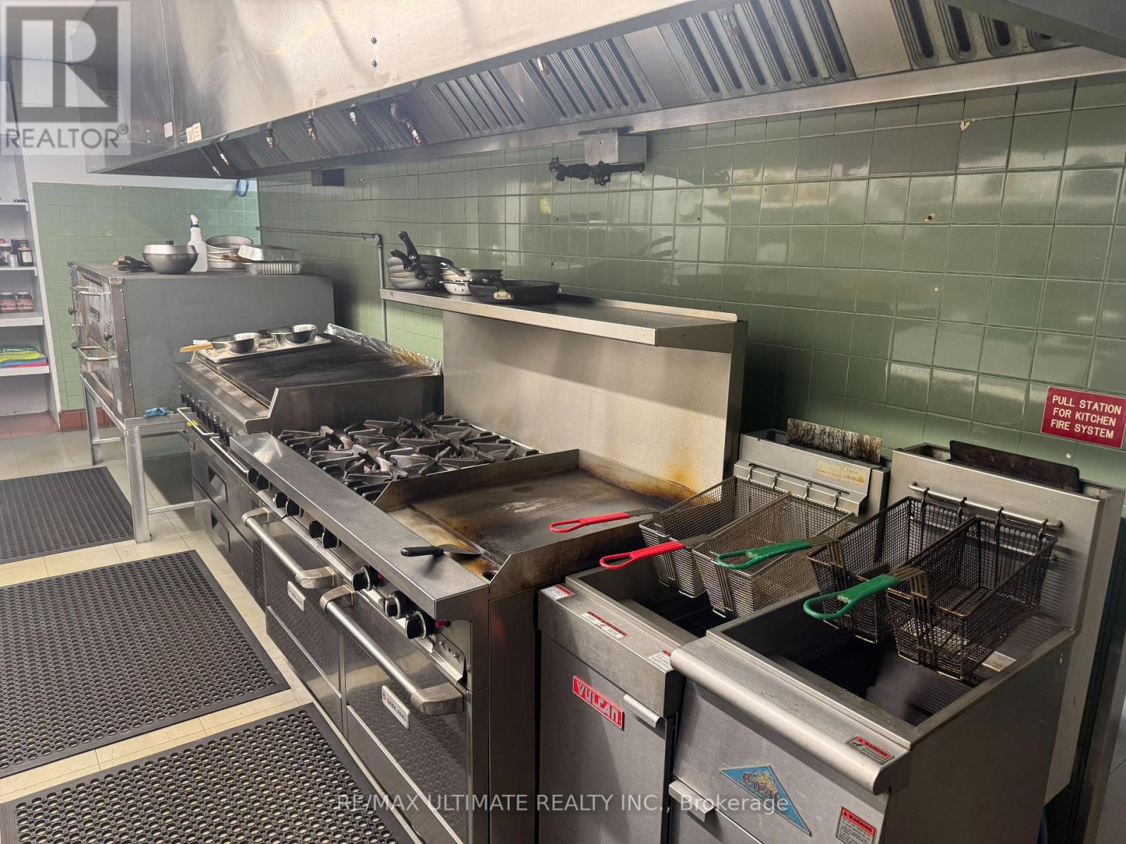 6 - 385 The West Mall, Toronto, Ontario  M9C 1E7 - Photo 8 - W12646032