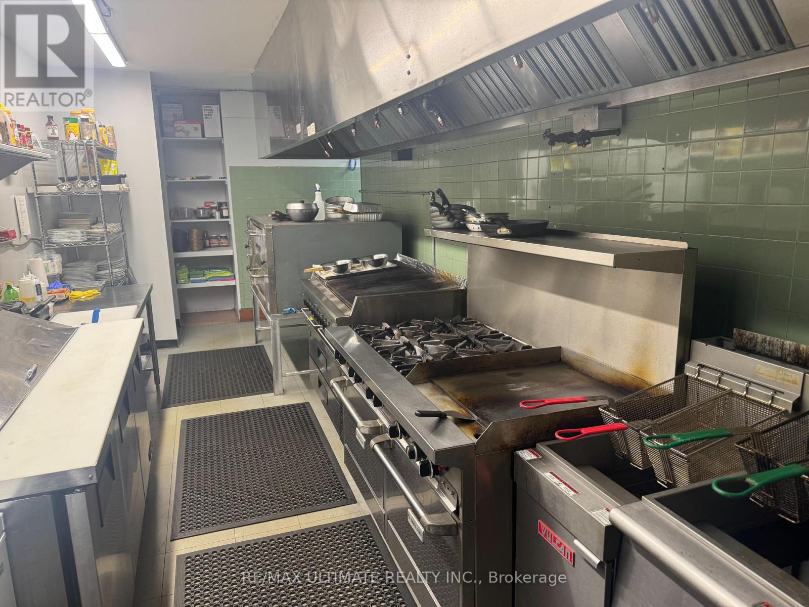 6 - 385 The West Mall, Toronto, Ontario  M9C 1E7 - Photo 9 - W12646032