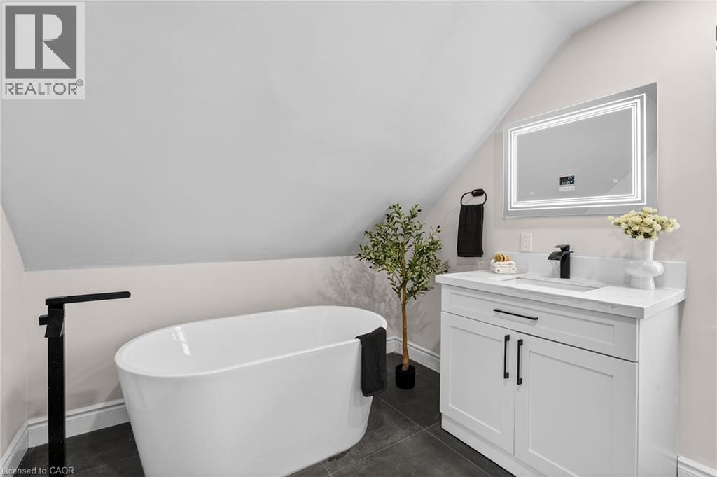 201 Grosvenor Avenue N, Hamilton, Ontario  L8L 7T1 - Photo 42 - 40793396