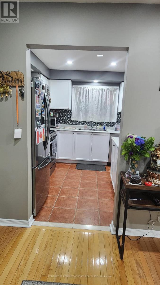 328 Black Drive, Milton, Ontario  L9T 6S2 - Photo 2 - W12646976