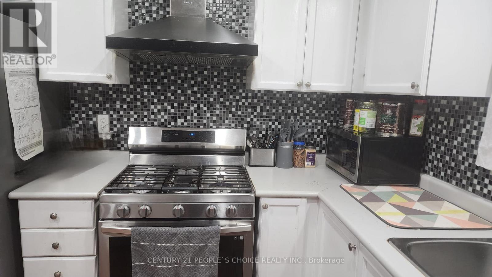 328 Black Drive, Milton, Ontario  L9T 6S2 - Photo 3 - W12646976