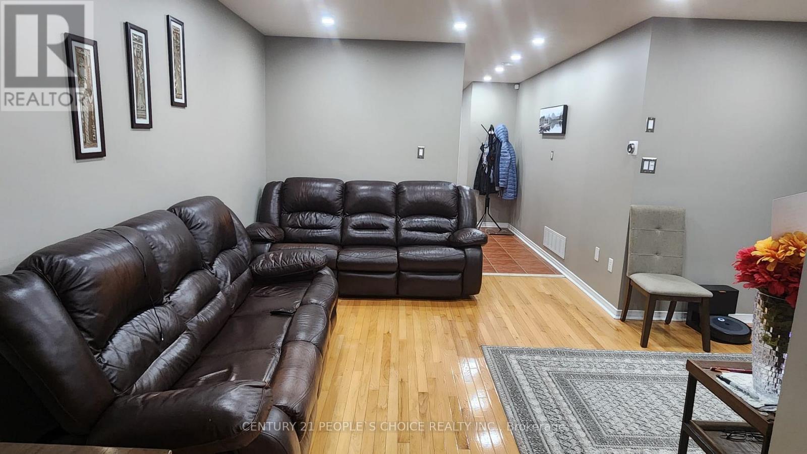 328 Black Drive, Milton, Ontario  L9T 6S2 - Photo 6 - W12646976