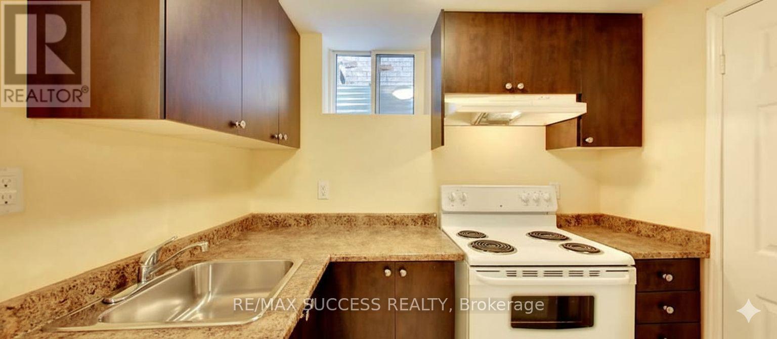 3974 Freeman Terrace S, Mississauga, Ontario  L5M 6R1 - Photo 2 - W12646984