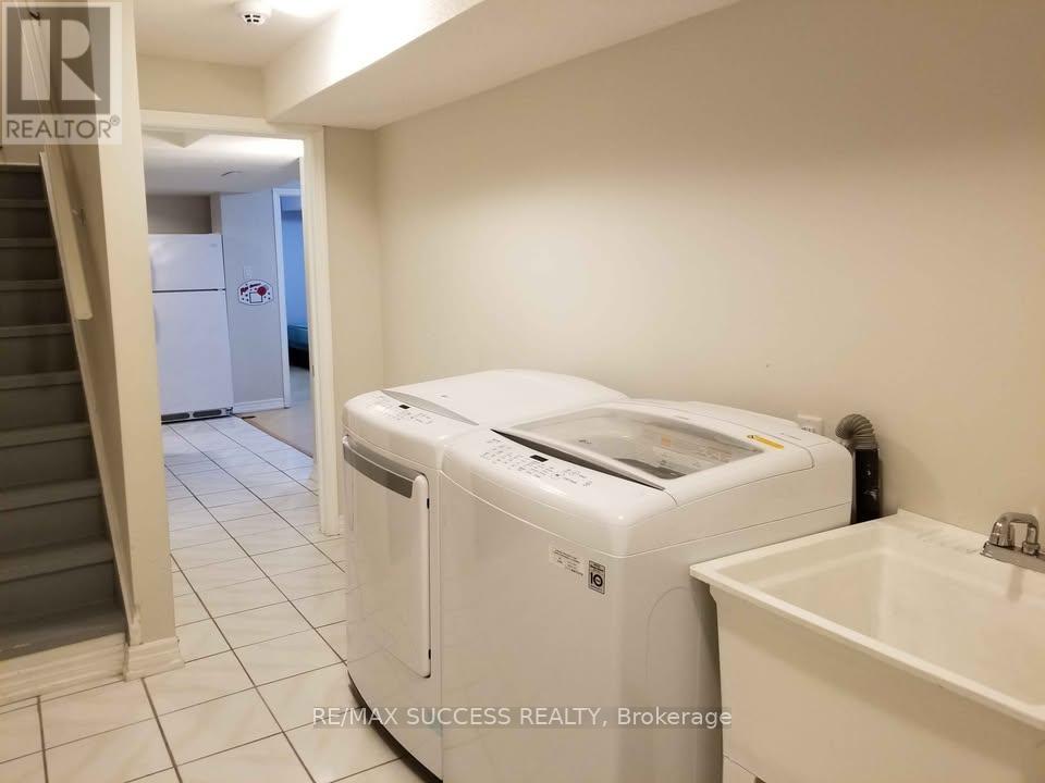 3974 Freeman Terrace S, Mississauga, Ontario  L5M 6R1 - Photo 8 - W12646984