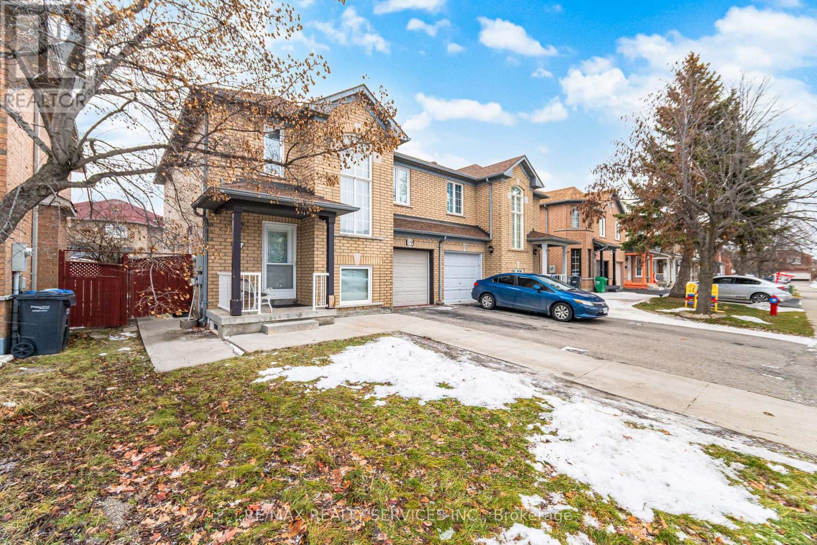 19 Flatlands Way, Brampton, Ontario  L6R 2B5 - Photo 3 - W12631300