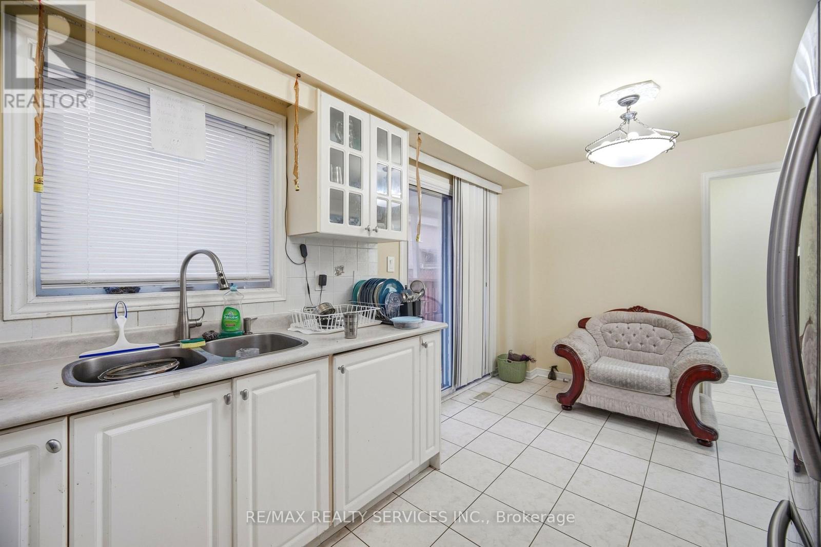 19 Flatlands Way, Brampton, Ontario  L6R 2B5 - Photo 14 - W12631300