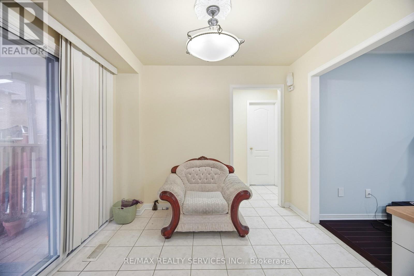 19 Flatlands Way, Brampton, Ontario  L6R 2B5 - Photo 10 - W12631300