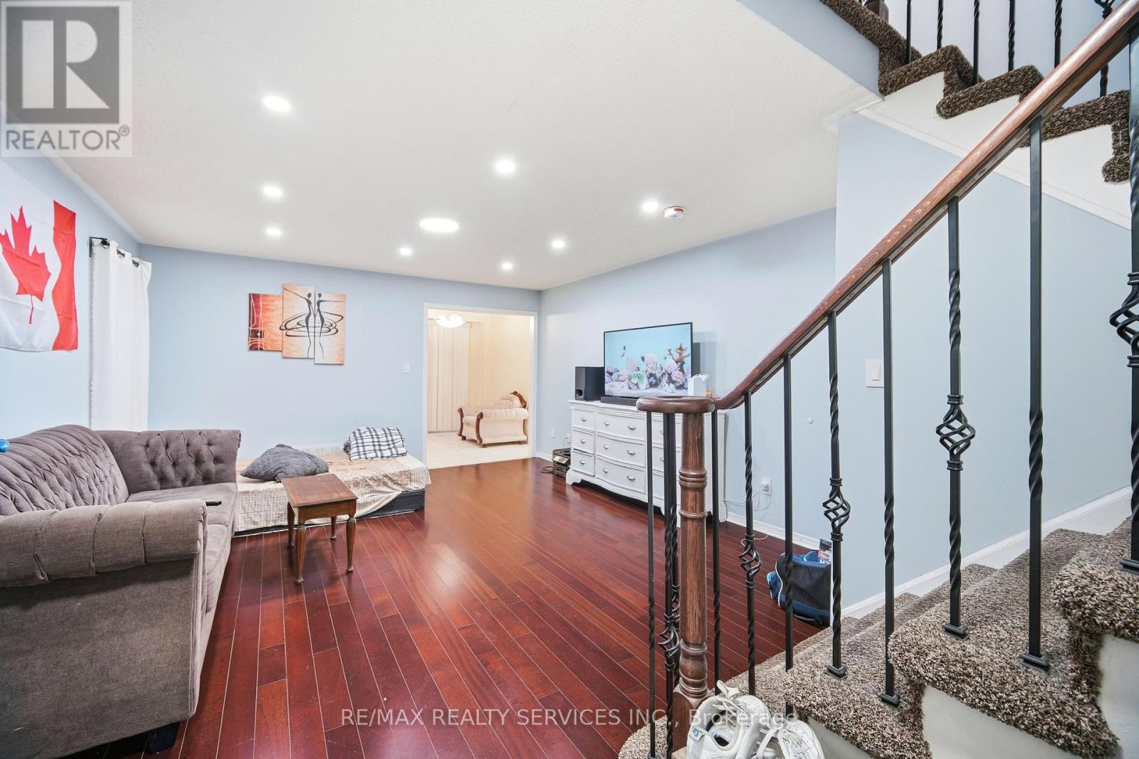 19 Flatlands Way, Brampton, Ontario  L6R 2B5 - Photo 6 - W12631300