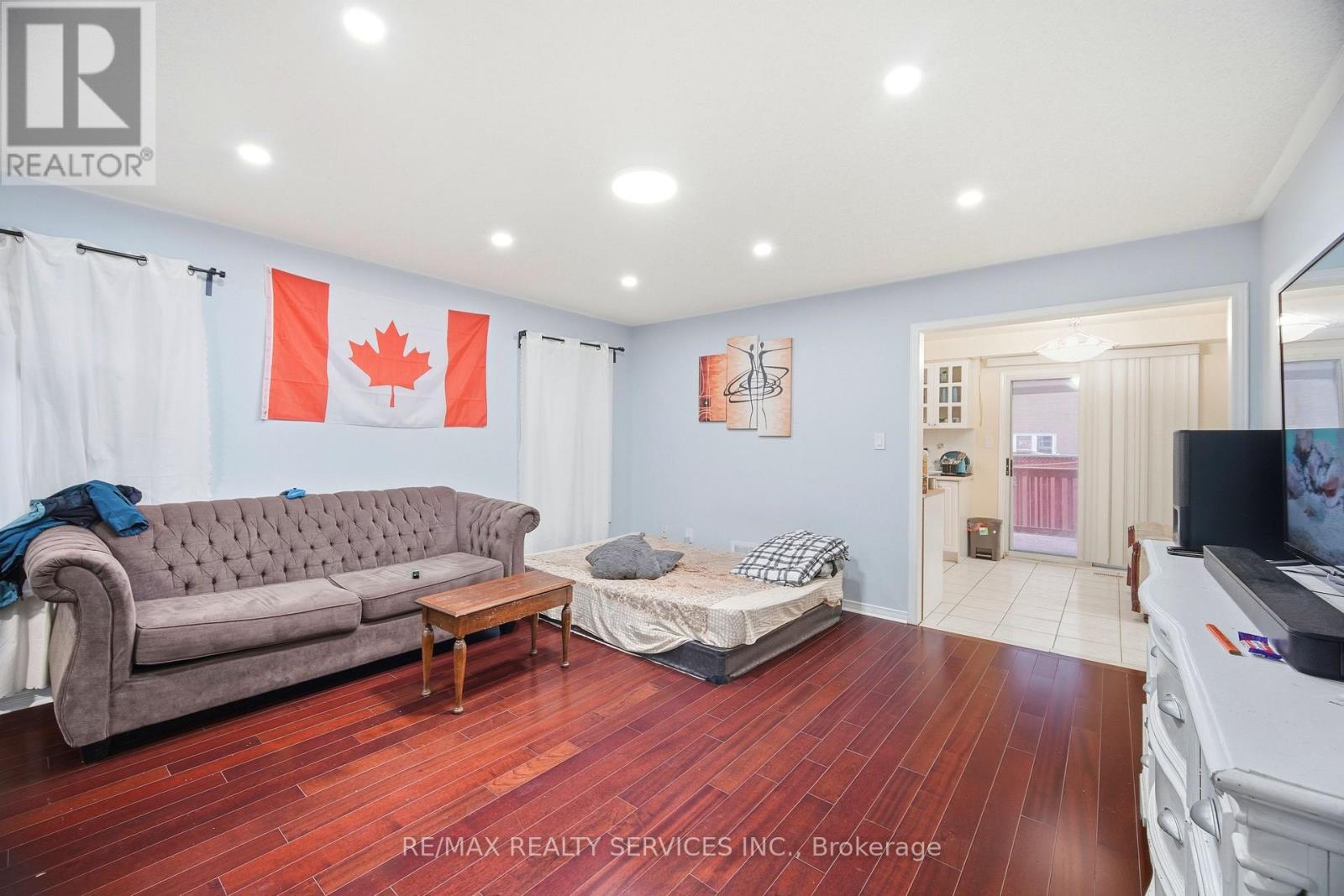 19 Flatlands Way, Brampton, Ontario  L6R 2B5 - Photo 7 - W12631300