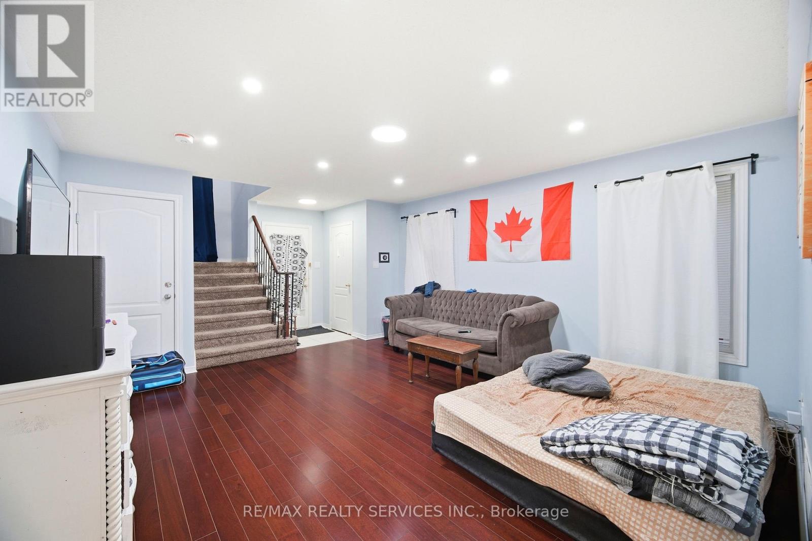 19 Flatlands Way, Brampton, Ontario  L6R 2B5 - Photo 8 - W12631300