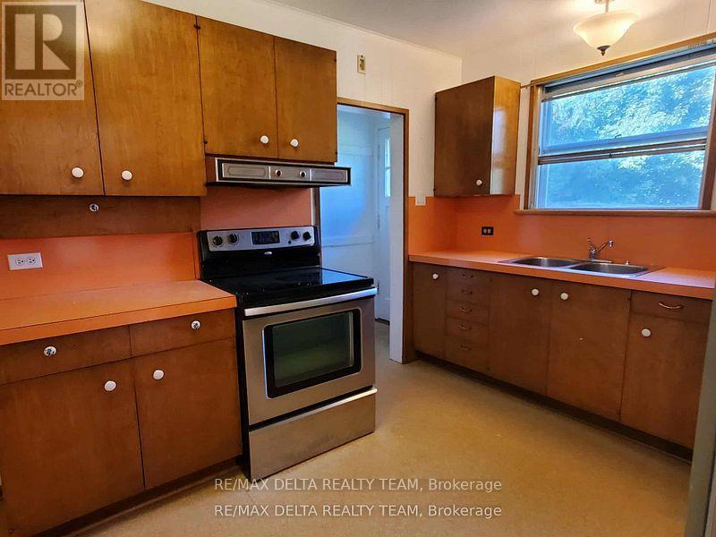 149 Pleasant Park Road, Ottawa, Ontario  K1H 5M4 - Photo 11 - X12647064