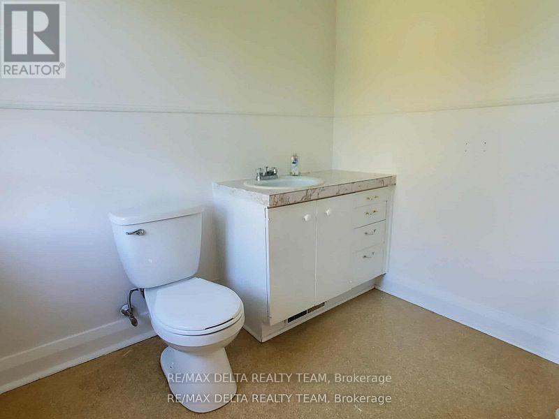 149 Pleasant Park Road, Ottawa, Ontario  K1H 5M4 - Photo 13 - X12647064