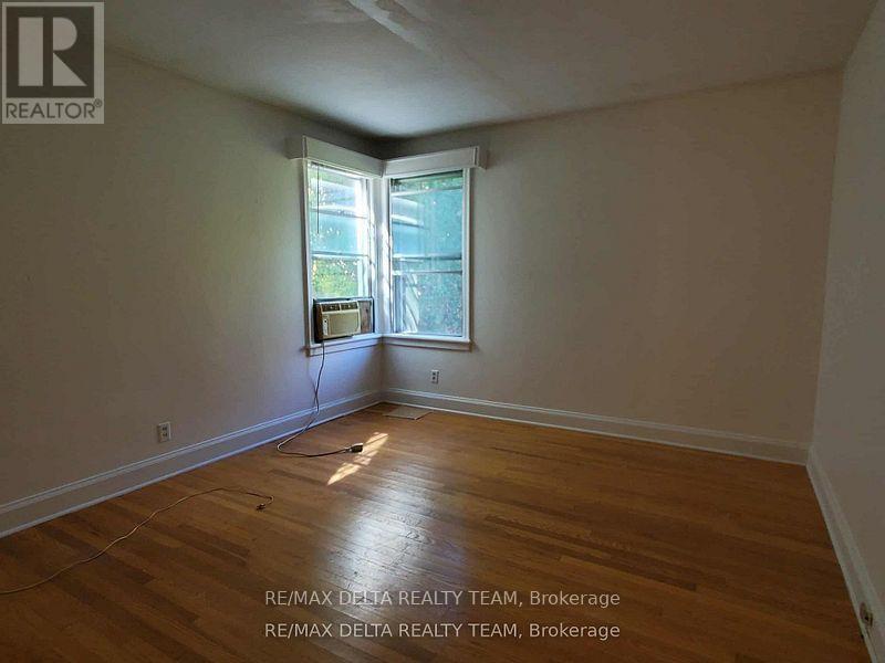 149 Pleasant Park Road, Ottawa, Ontario  K1H 5M4 - Photo 7 - X12647064