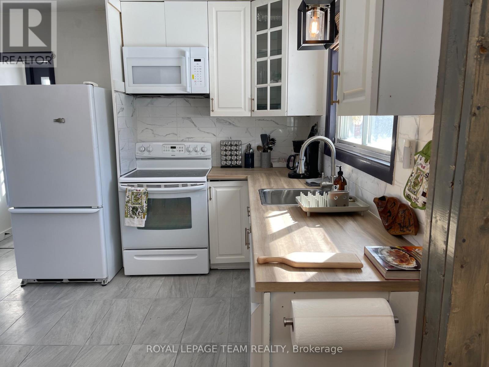 3590 Devine Road, Ottawa, Ontario  K4B 1S4 - Photo 7 - X12647094