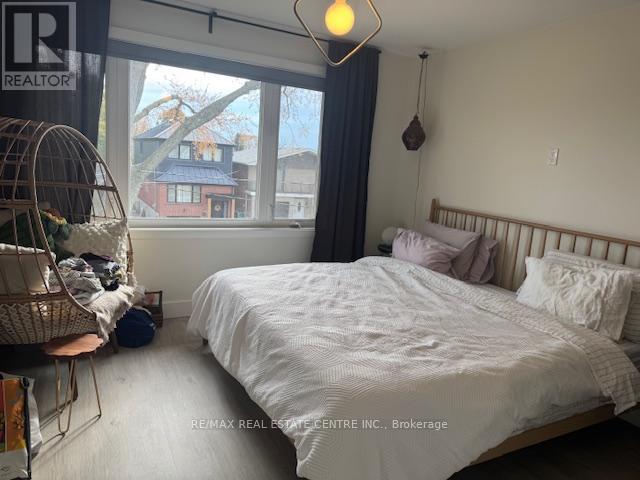 Upper Floor Only For Rent - 22 Branch Avenue, Toronto, Ontario  M8W 1M7 - Photo 12 - W12571510