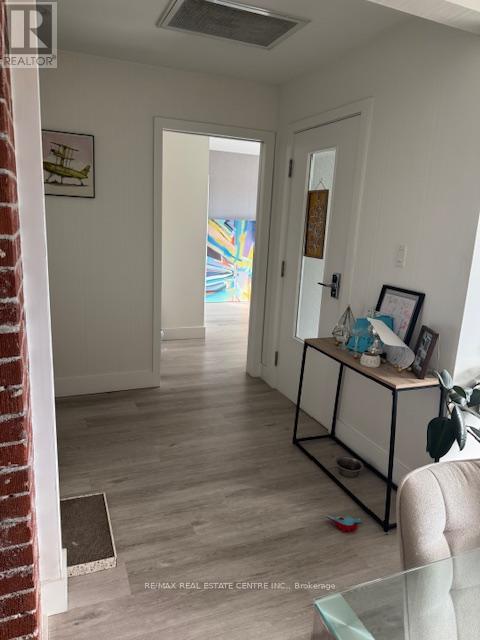 Upper Floor Only For Rent - 22 Branch Avenue, Toronto, Ontario  M8W 1M7 - Photo 10 - W12571510