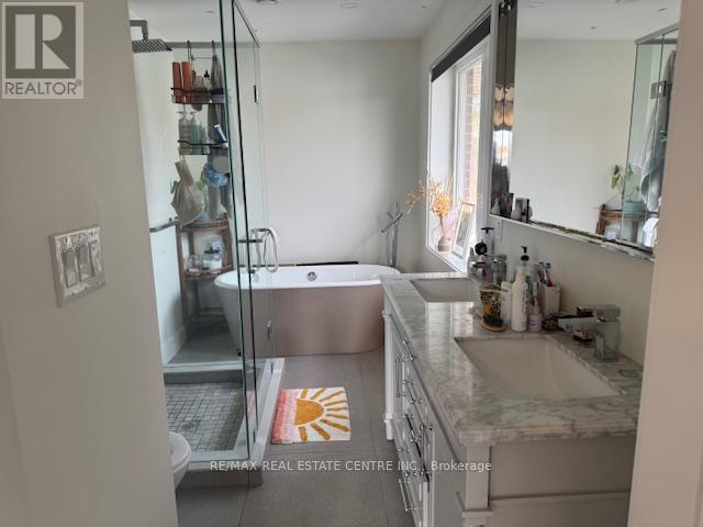 Upper Floor Only For Rent - 22 Branch Avenue, Toronto, Ontario  M8W 1M7 - Photo 16 - W12571510