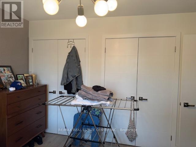 Upper Floor Only For Rent - 22 Branch Avenue, Toronto, Ontario  M8W 1M7 - Photo 18 - W12571510