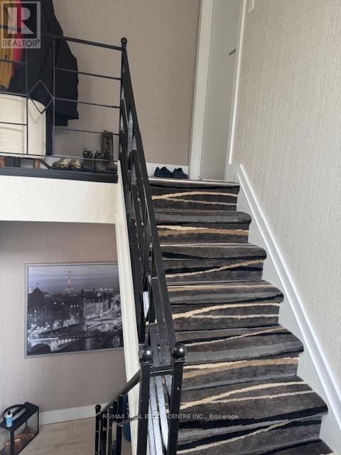 Upper Floor Only For Rent - 22 Branch Avenue, Toronto, Ontario  M8W 1M7 - Photo 19 - W12571510