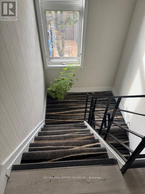 Upper Floor Only For Rent - 22 Branch Avenue, Toronto, Ontario  M8W 1M7 - Photo 20 - W12571510