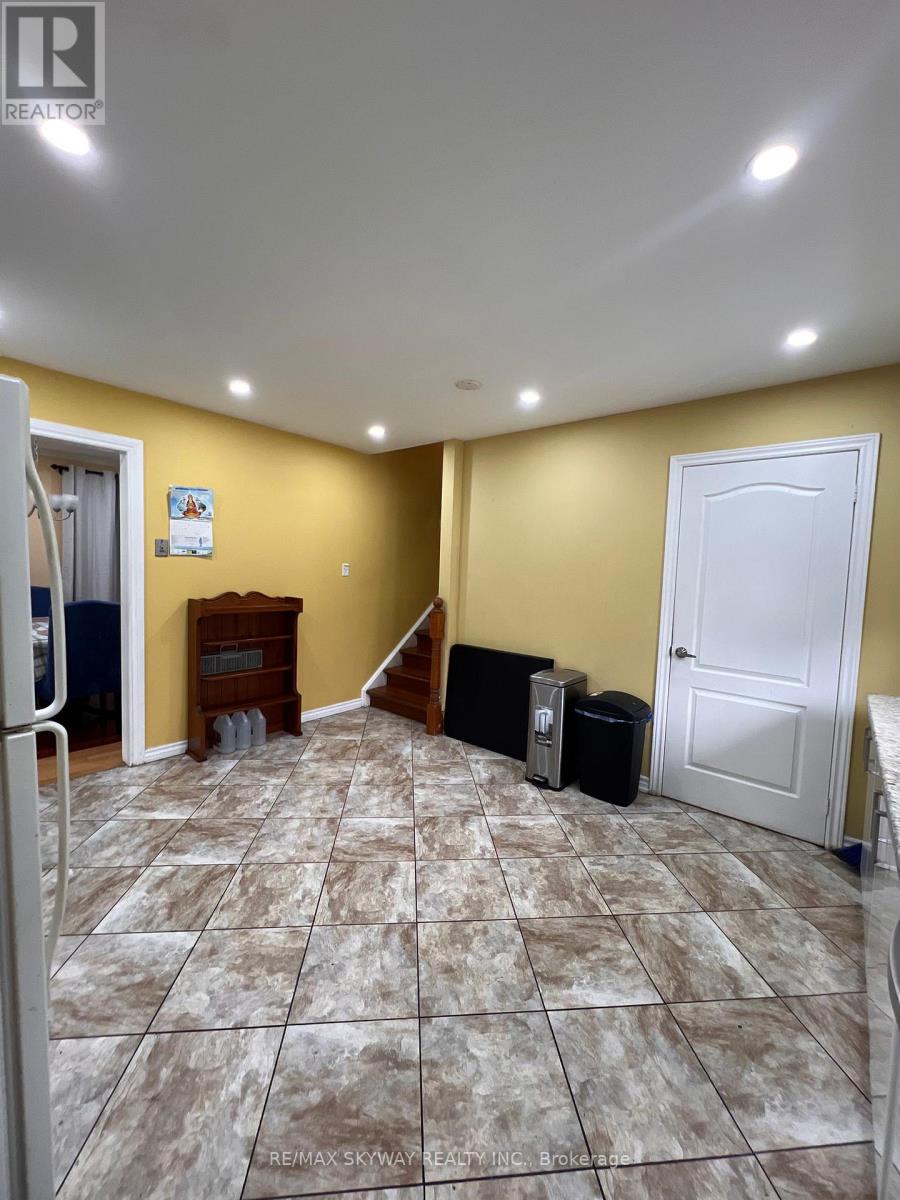 162 Cedarwoods Crescent, Kitchener, Ontario  N2C 2J8 - Photo 18 - X12390057