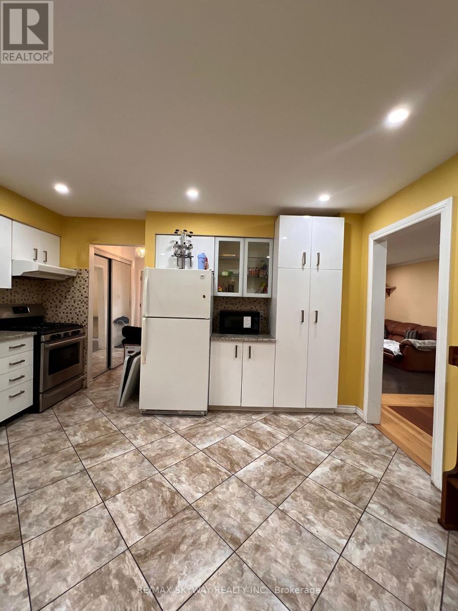 162 Cedarwoods Crescent, Kitchener, Ontario  N2C 2J8 - Photo 14 - X12390057